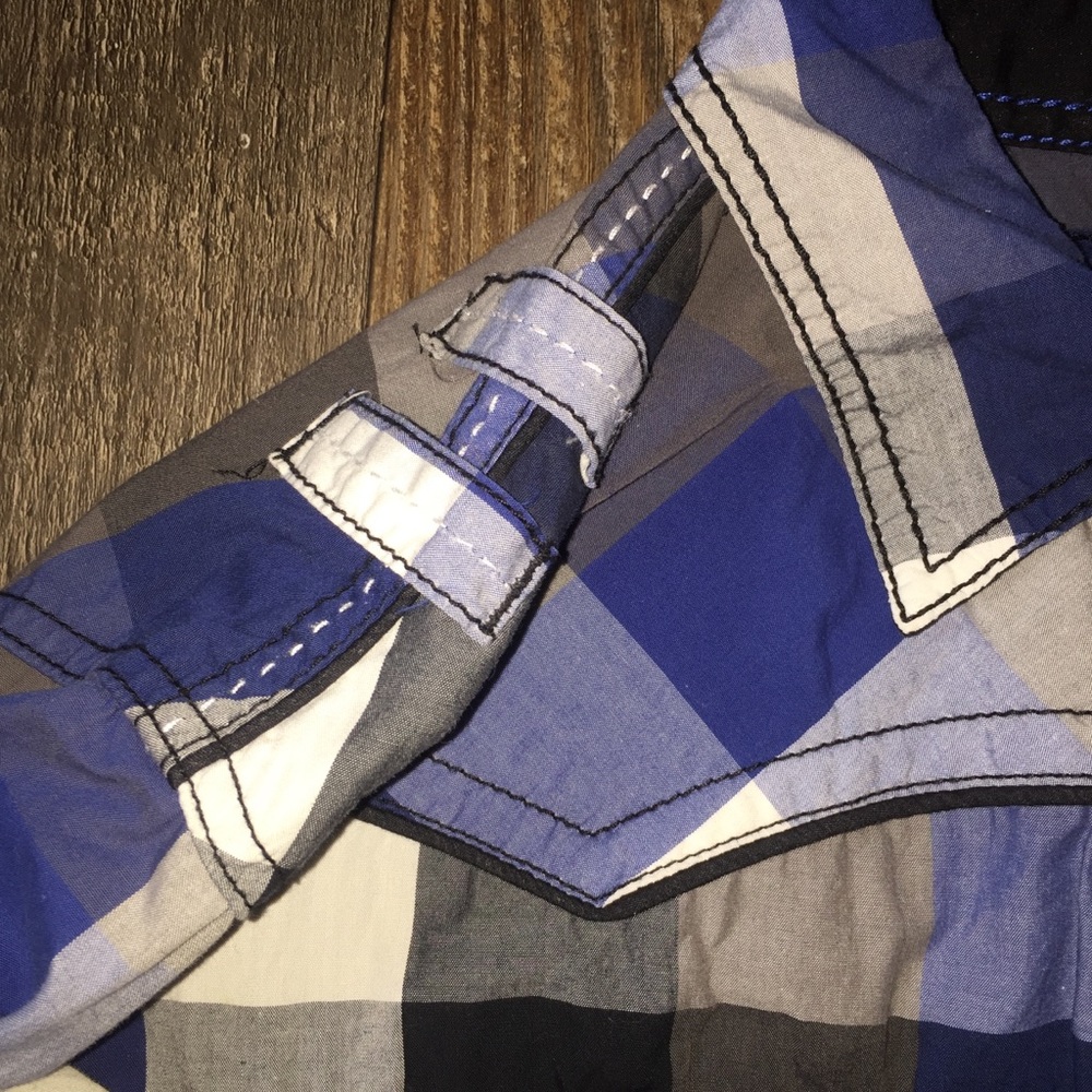 button down - Picture 2 of 3